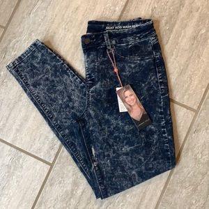 Laurie Felt NWT silky acid wash skinny jeggings